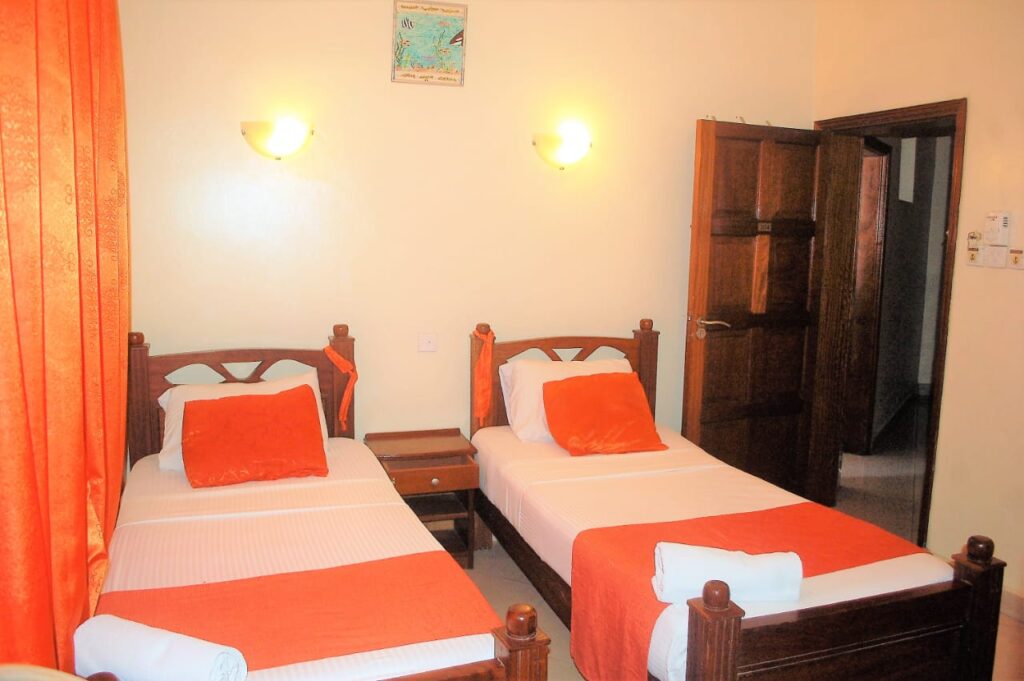 Regency Park double red bed
