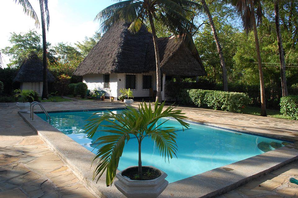 glory ocean villas poolside